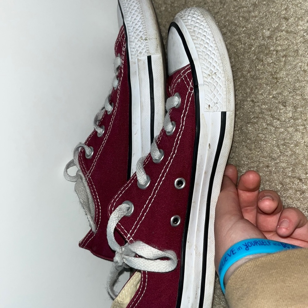 CONVERSE! Womans red low top old school converse